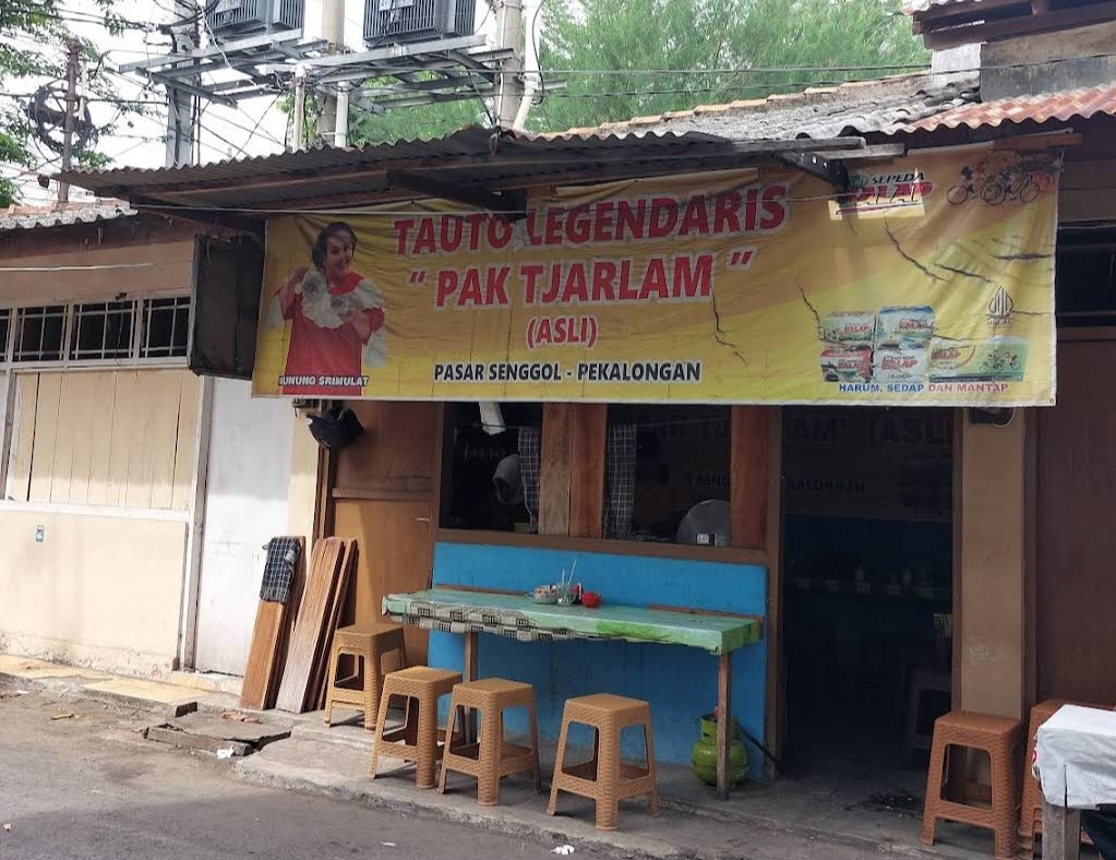 mampir di warung Soto Tauto Pak Tjarlam